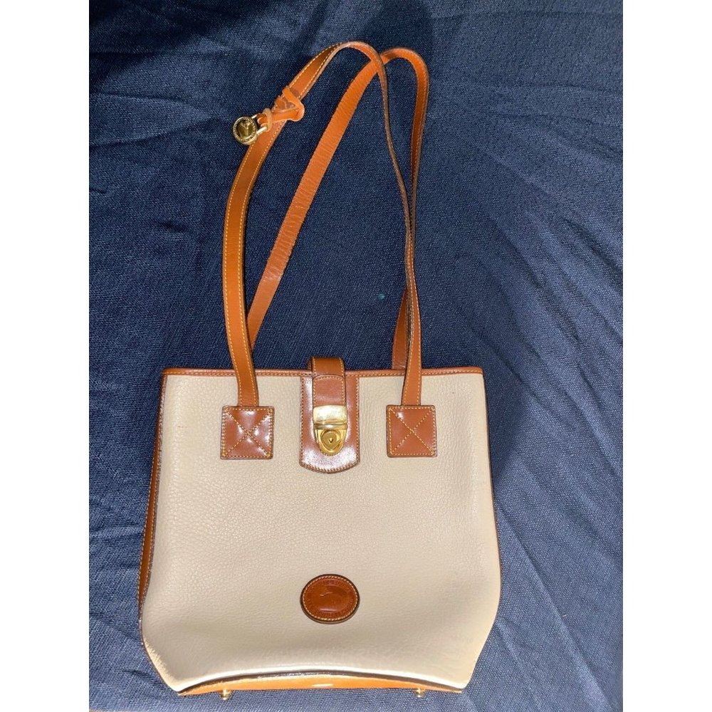Vintage Dooney and Bourke cream/tan shoulder handbag